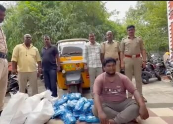 சம்பா பருவத்தில் கொள்முதல் செய்த 15,000 மெட்ரிக் டன் நெல் உள்பட 70,000 மெட்ரிக் டன் நெல் தேக்கம்
