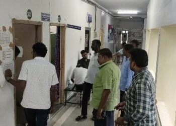 திருவாரூர் நகர் ஊரமைப்பு துறை அலுவலகத்தில் லஞ்ச ஒழிப்புத்துறை அதிகாரிகள் சோதனை