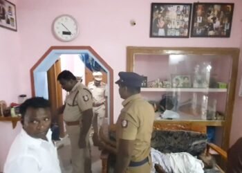 திருவாரூர் நகர் ஊரமைப்பு துறை அலுவலகத்தில் லஞ்ச ஒழிப்புத்துறை அதிகாரிகள் சோதனை