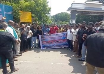 நல்லாடையில் பிரசித்தி பெற்ற அக்னீஸ்வரர் கோவிலில் ஐப்பசி மாதம் பரணி ஒட்டி சிறப்பு அபிஷேகம் &தீபாராதனை