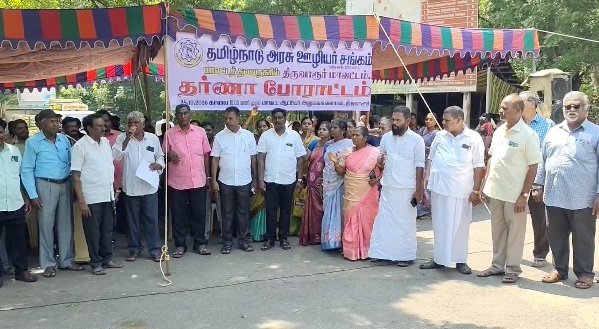 நல்லாடையில் பிரசித்தி பெற்ற அக்னீஸ்வரர் கோவிலில் ஐப்பசி மாதம் பரணி ஒட்டி சிறப்பு அபிஷேகம் &தீபாராதனை