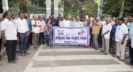 திருவாரூரில் ரேஷன் கடையில் வாங்கிய கோதுமையில் கலப்படம்