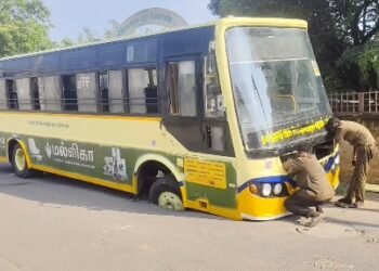 திருவாரூரில் ரேஷன் கடையில் வாங்கிய கோதுமையில் கலப்படம்