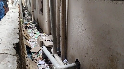 திருவாரூரில் ரேஷன் கடையில் வாங்கிய கோதுமையில் கலப்படம்