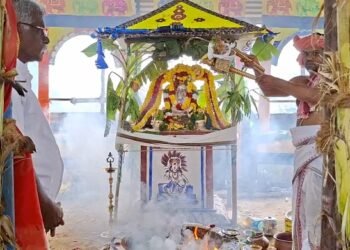 மயிலாடுதுறை சின்னக்கடை வீதி ஸ்ரீ சித்தி விநாயகர் ஆலயத்தில் சம்வத்ஸராபிஷேகம் & சங்கடகர சதுர்த்தியை முன்னிட்டு சிறப்பு அபிஷேகம்